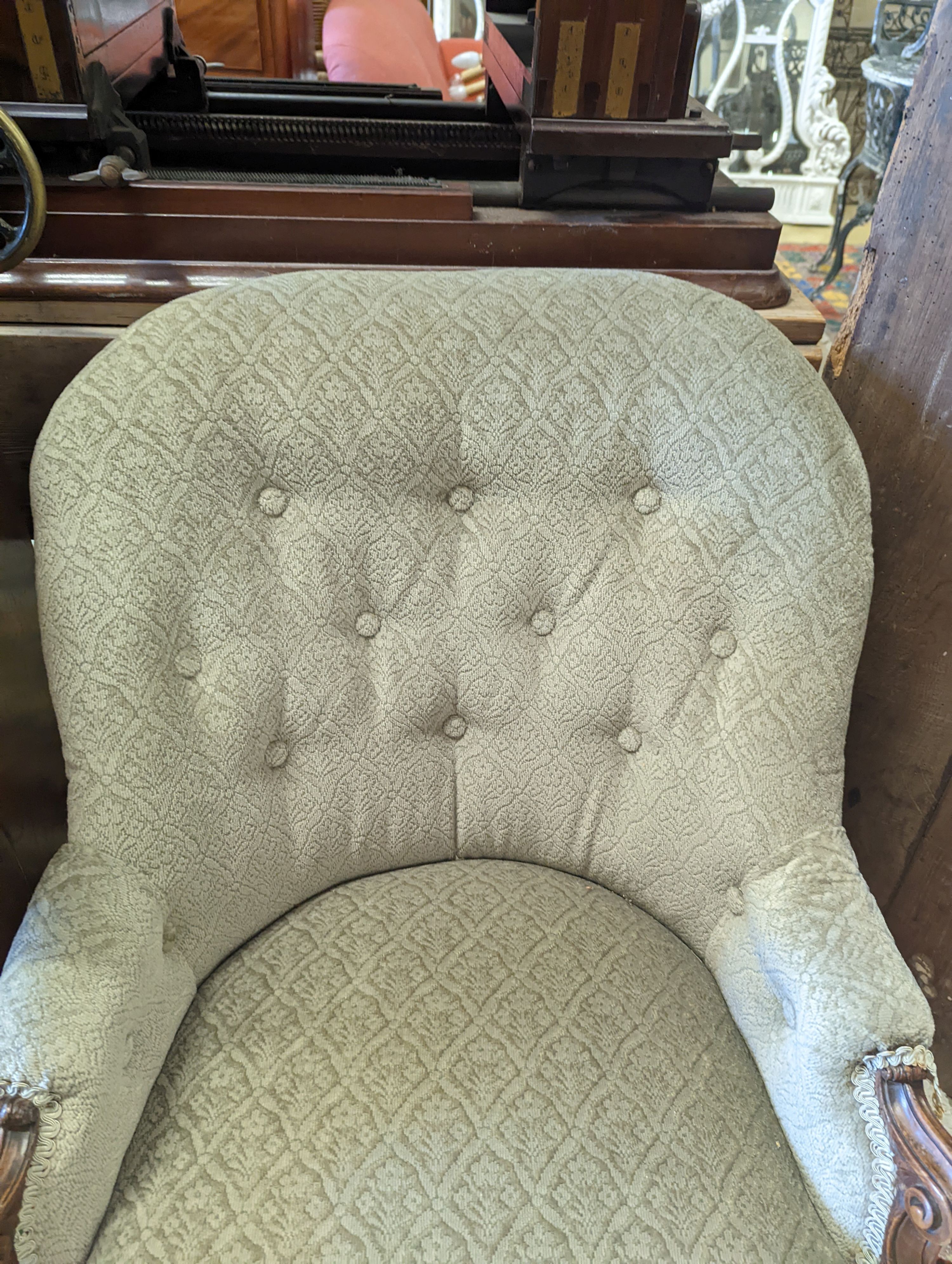 A Victorian carved walnut spoonback chair, width 62cm, depth 75cm, height 80cm